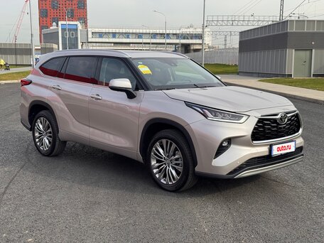 2026 Toyota Highlander IV (XU70), серебристый, 6300000 рублей, вид 3