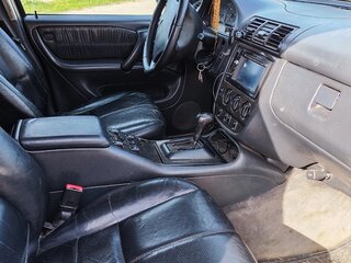 2000 Mercedes-Benz M-Класс 320 I (W163), чёрный, 690000 рублей, вид 5