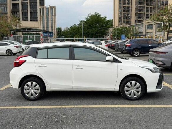 2021 Toyota Yaris L XP150 Рестайлинг, белый - вид 6