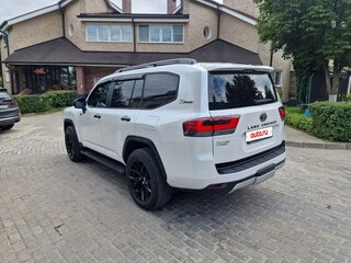 2021 Toyota Land Cruiser 300 Series, белый, 8000000 рублей, вид 3