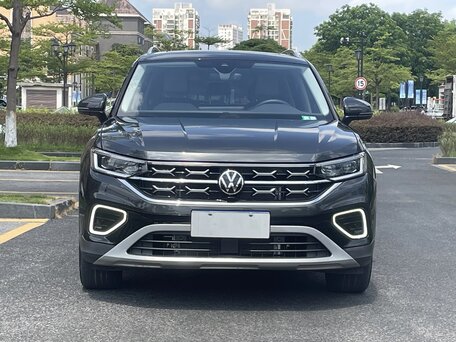 2023 Volkswagen Tayron I Рестайлинг, серебристый, 2440000 рублей, вид 2
