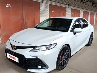 2021 Toyota Camry VIII (XV70) Рестайлинг, белый, 3550000 рублей, вид 2