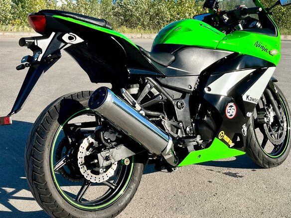2011 Kawasaki Ninja 250R, зелёный - вид 3