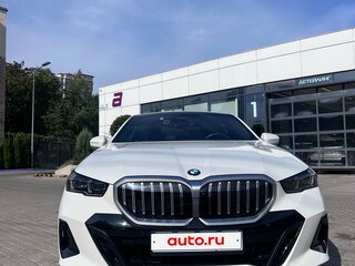 2023 BMW 5 серии 520i VIII (G60/G61/G68), белый, 7000000 рублей, вид 2