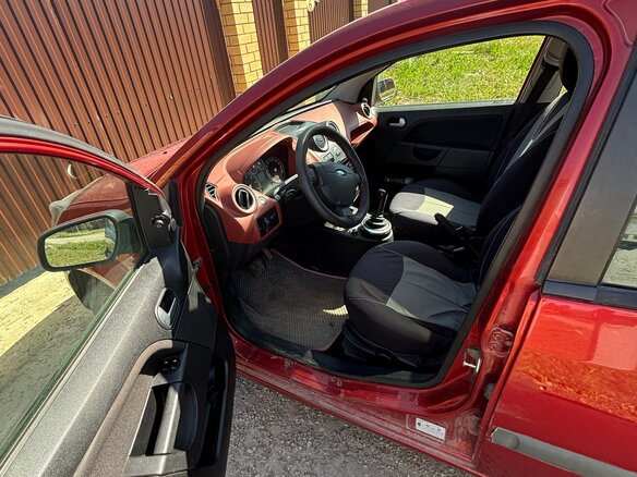 2006 Ford Fiesta Mk5, красный - вид 5