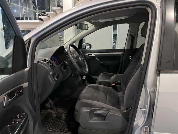 2010 Volkswagen Touran I Рестайлинг, серебристый - вид 13