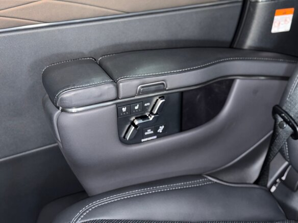 2023 Toyota Alphard IV, чёрный - вид 23