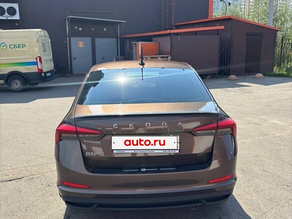 2021 Skoda Rapid II, коричневый, 1750000 рублей - вид 7