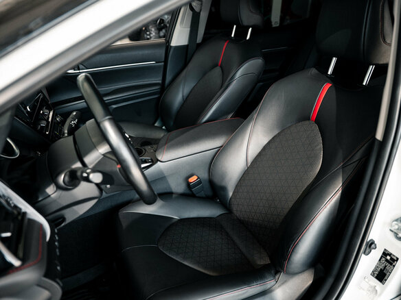 2021 Toyota Camry VIII (XV70) Рестайлинг, белый - вид 34