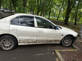 2000 Mitsubishi Galant VIII Рестайлинг, белый, 130000 рублей, вид 3