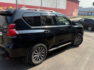 2019 Toyota Land Cruiser Prado 150 Series Рестайлинг 2, чёрный, 4900000 рублей, вид 4