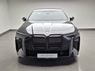 2026 BMW 7 серии 740 xDrive VII (G70) Рестайлинг, чёрный, 28990000 рублей, вид 4