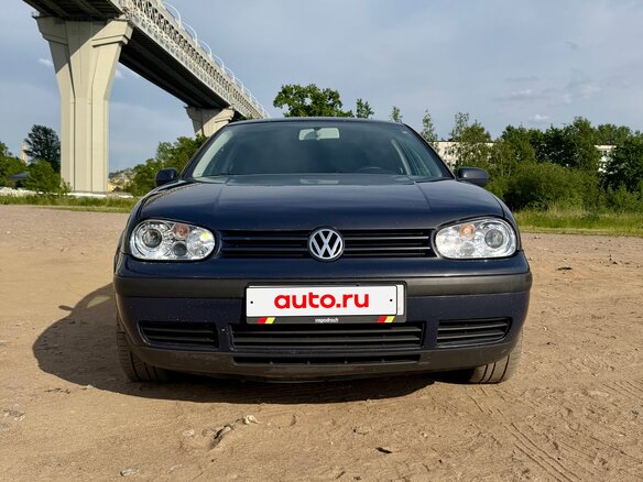 2002 Volkswagen Golf IV, синий, 375000 рублей - вид 2