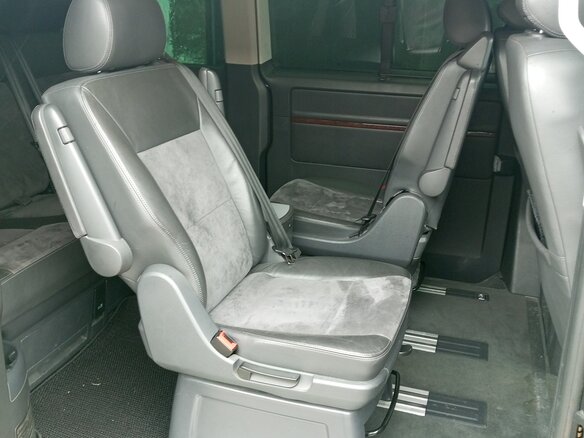 2011 Volkswagen Multivan T5 Рестайлинг, чёрный, 2800000 рублей - вид 15
