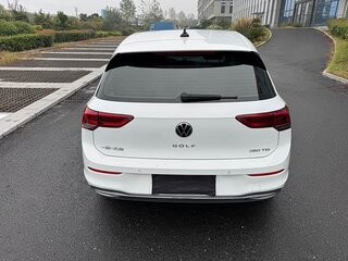 2023 Volkswagen Golf VIII, белый, 1518401 рублей, вид 3