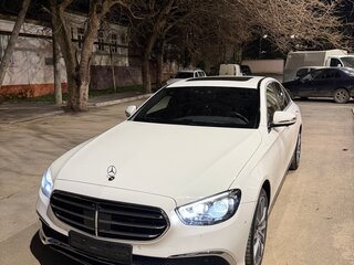 2021 Mercedes-Benz E-Класс 300 e V (W213, S213, C238) Рестайлинг, белый, 5850000 рублей, вид 3