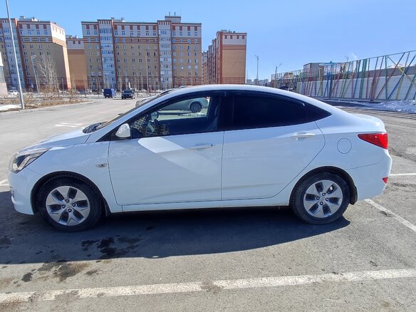 2016 Hyundai Solaris I Рестайлинг, белый, 1000000 рублей - вид 4