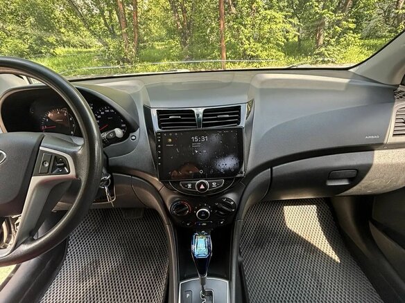 2014 Hyundai Solaris I, чёрный, 1060000 рублей - вид 4