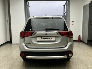 2018 Mitsubishi Outlander III Рестайлинг 2, серебристый, 1855000 рублей, вид 5
