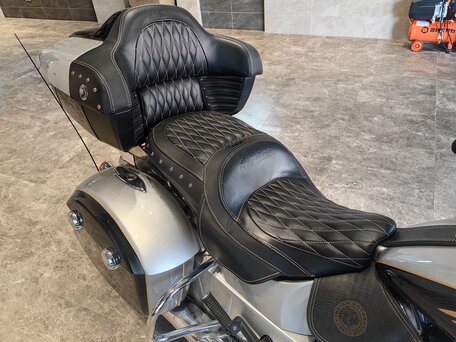 2017 Indian Chieftain, серый, 1800000 рублей, вид 4