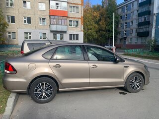 2016 Volkswagen Polo V Рестайлинг, бежевый, 1050000 рублей, вид 3