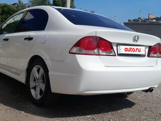 2010 Honda Civic VIII Рестайлинг, белый, 930000 рублей, вид 3