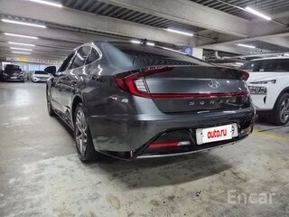 2021 Hyundai Sonata VIII (DN8), серый, 2390000 рублей, вид 4