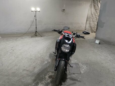 2011 Ducati Diavel Carbon, красный, 922900 рублей, вид 5