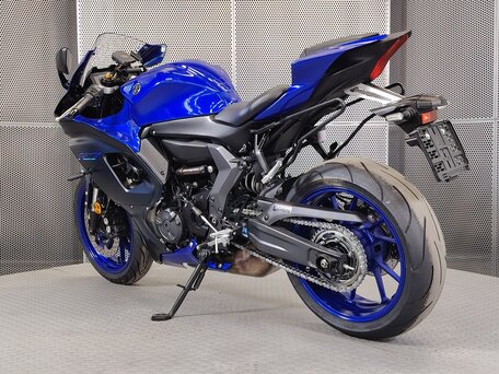 2022 Yamaha YZF-R7, синий, 799000 рублей, вид 4