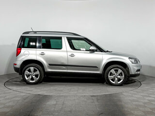 2017 Skoda Yeti I Рестайлинг, серебристый, 1467980 рублей, вид 4