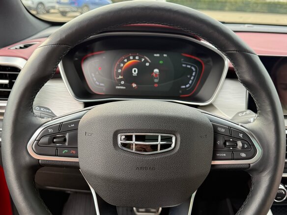 2023 Geely Coolray I, красный, 2250000 рублей - вид 8