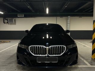 2024 BMW 5 серии 520i VIII (G60/G61/G68), синий, 7800000 рублей, вид 1