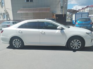 2015 Toyota Camry US Market VII (XV50) Рестайлинг, белый, 2350000 рублей, вид 3