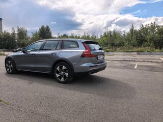2021 Volvo V60 Cross Country II, серый, 3549000 рублей, вид 4