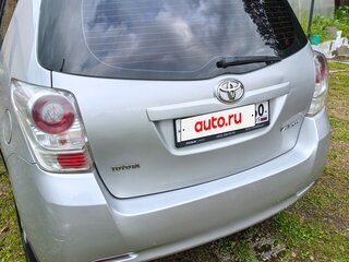 2010 Toyota Verso I, серебристый, 1000000 рублей, вид 3