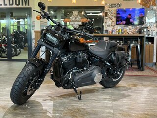2021 Harley-Davidson Fat Bob, чёрный, 2150000 рублей, вид 2