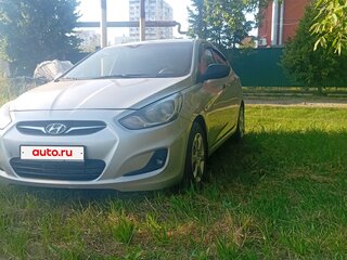 2011 Hyundai Solaris I, серебристый, 650000 рублей, вид 1