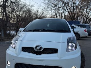 2005 Toyota Vitz II (XP90), белый, 630000 рублей, вид 1