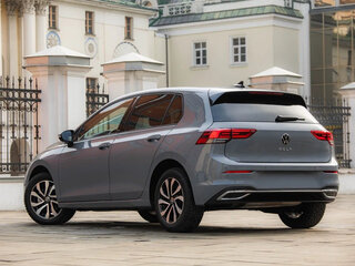 2023 Volkswagen Golf VIII, серый, 1890000 рублей, вид 5