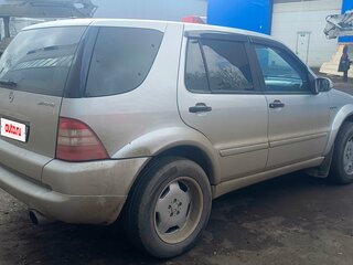 2000 Mercedes-Benz M-Класс AMG 55 AMG I (W163), серый, 800000 рублей, вид 3