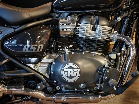 2026 Royal Enfield Super Meteor, чёрный, 764000 рублей, вид 4