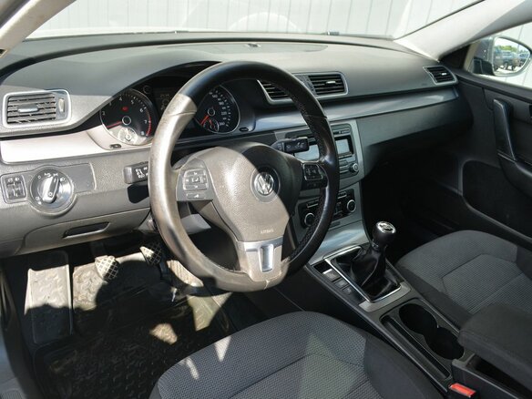 2011 Volkswagen Passat B7, серый, 879888 рублей - вид 13