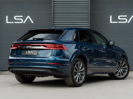2021 Audi Q8 55 TFSI I (4M), синий, 6250000 рублей, вид 5