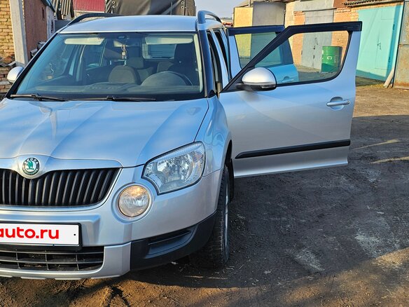 2014 Skoda Yeti I, серебристый, 950000 рублей