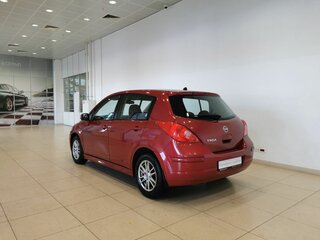 2011 Nissan Tiida I Рестайлинг, красный, 585150 рублей, вид 4