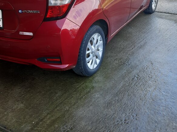2017 Nissan Note e-Power II Рестайлинг, красный, 1250000 рублей - вид 2