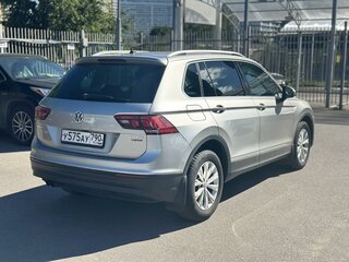 2017 Volkswagen Tiguan II, серебристый, 2169000 рублей, вид 3