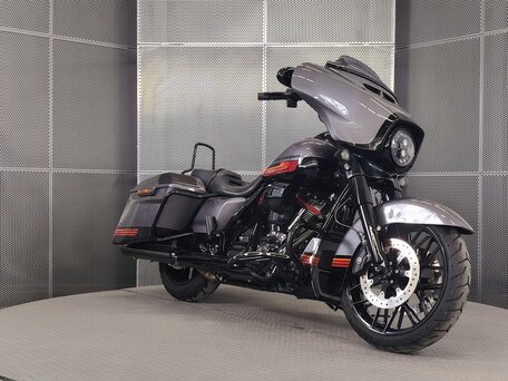 2019 Harley-Davidson CVO Street Glide, серый, 2149000 рублей, вид 2