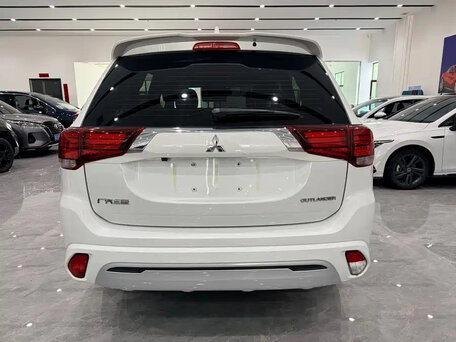 2022 Mitsubishi Outlander III Рестайлинг 3, белый, 1950000 рублей, вид 2