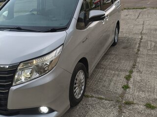 2015 Toyota Noah III (R80), серебристый, 1830000 рублей, вид 1